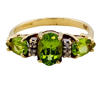 9ct gold Peridot / Diamond 3 stone Ring size J